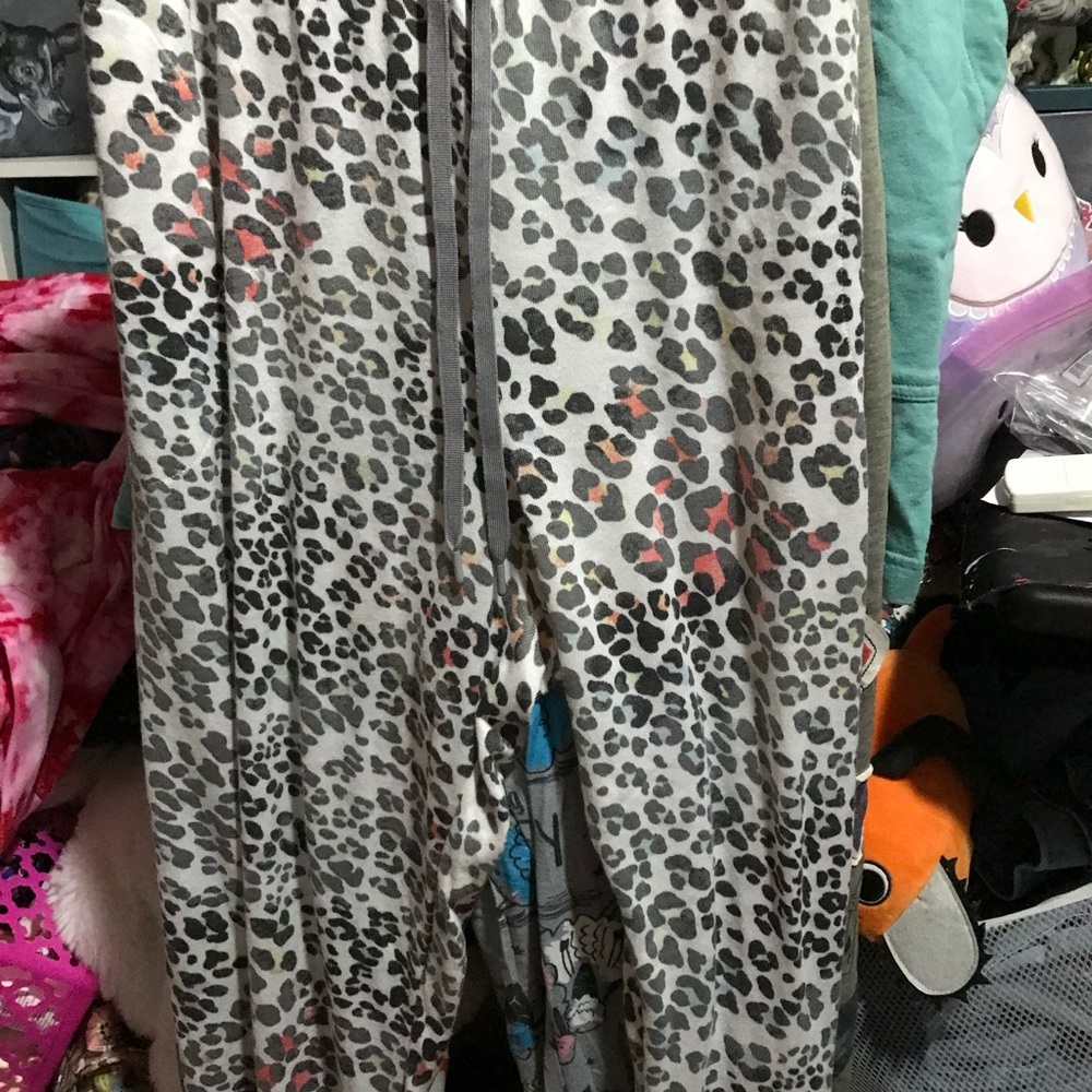 Secret Treasures Gray Leopard Lounge Pants